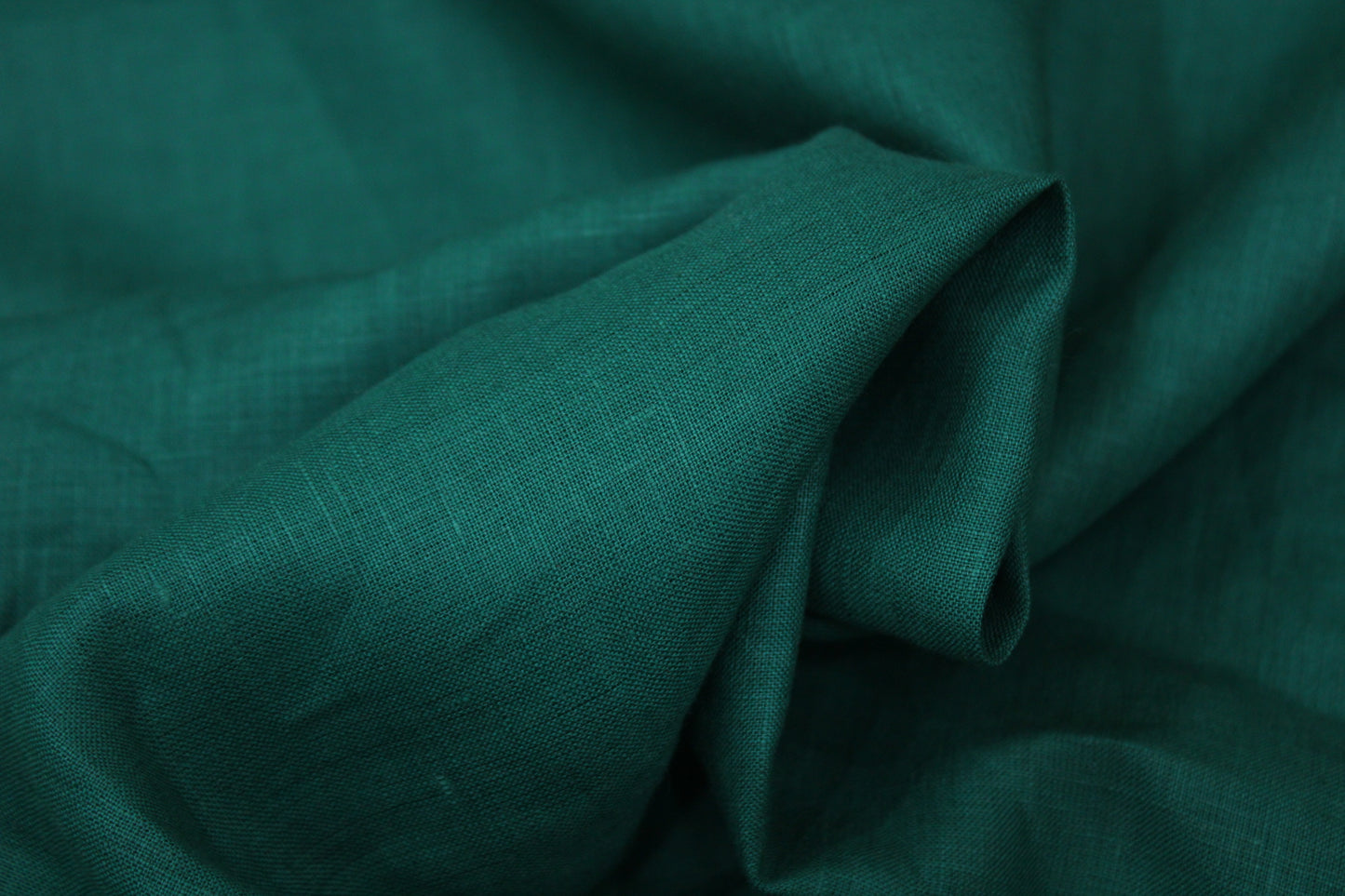 Deep Green Linen – Natural Fabric for Creators
